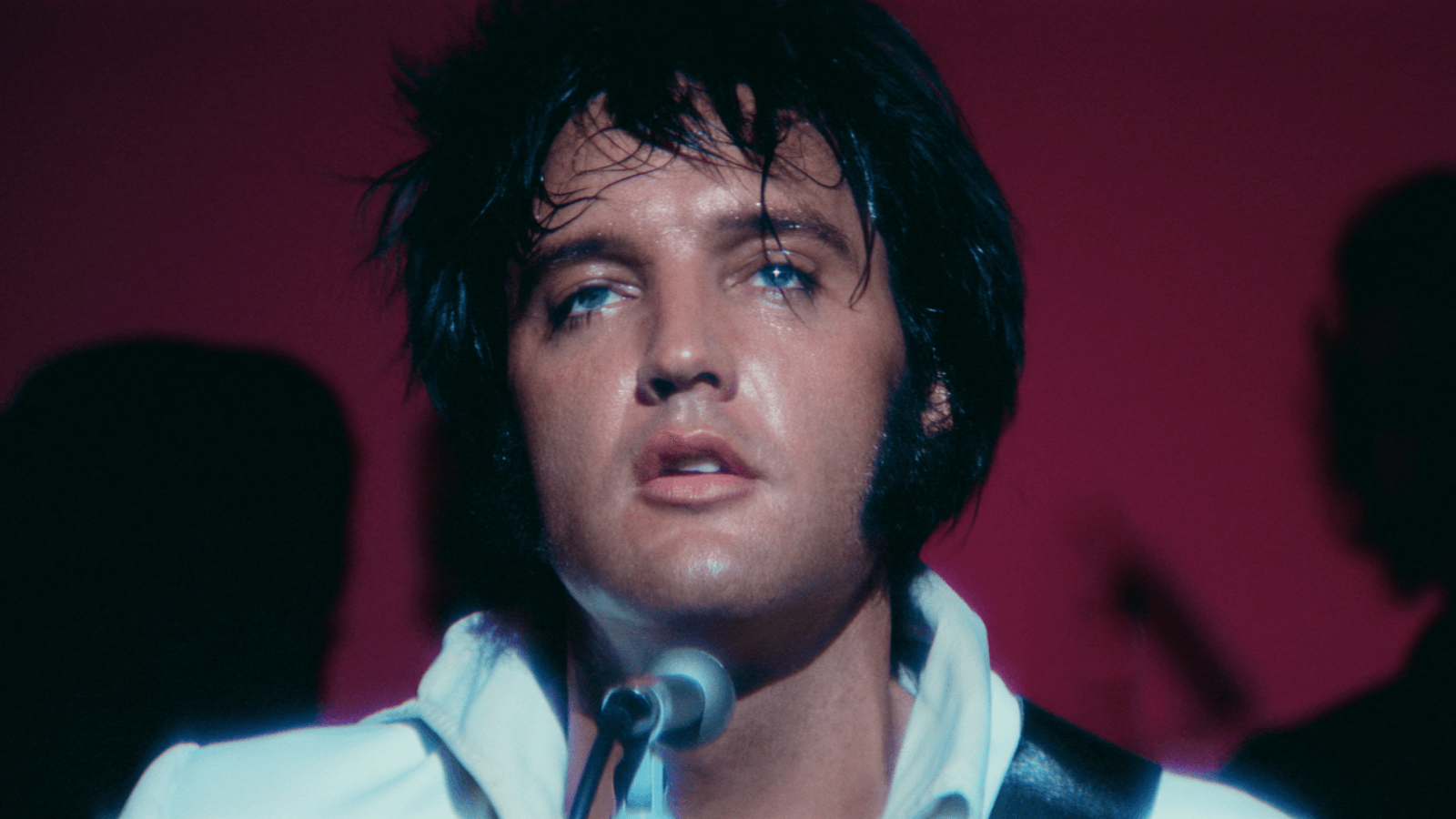 EPiC - Elvis Presley Live in Concert movie still 2