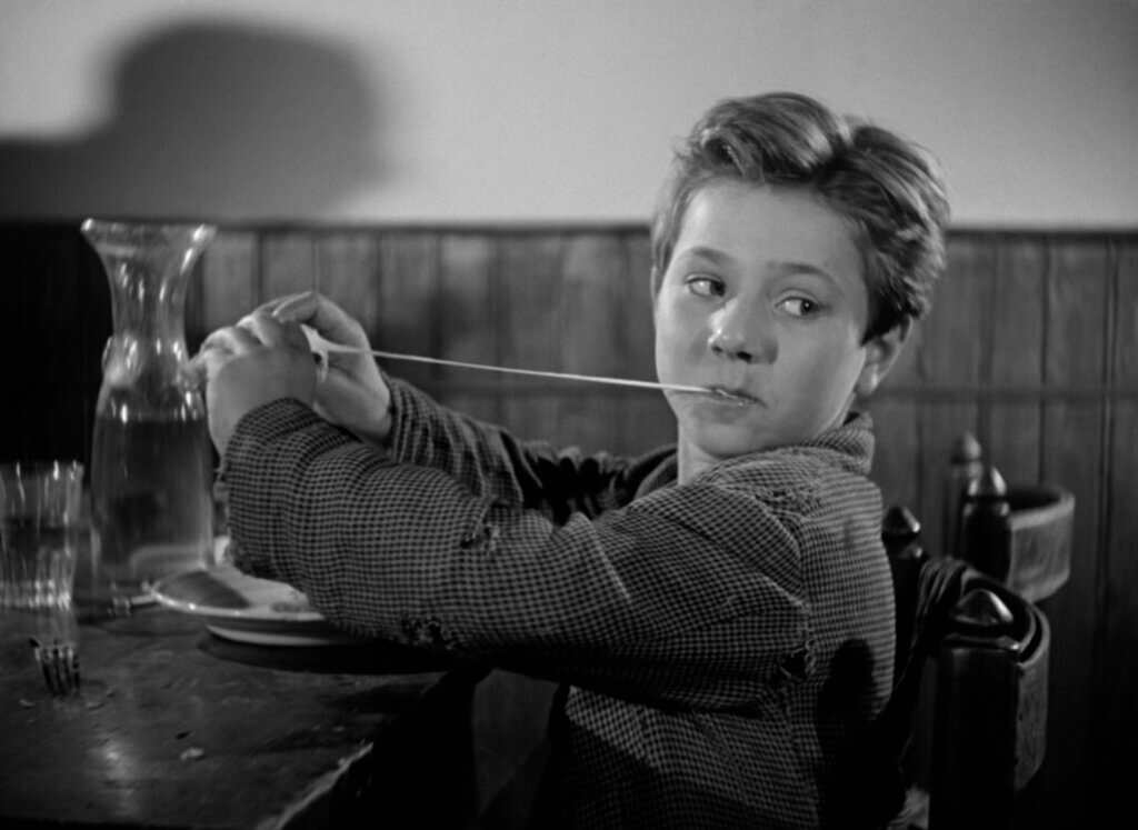 Bicycle Thieves movie still 3