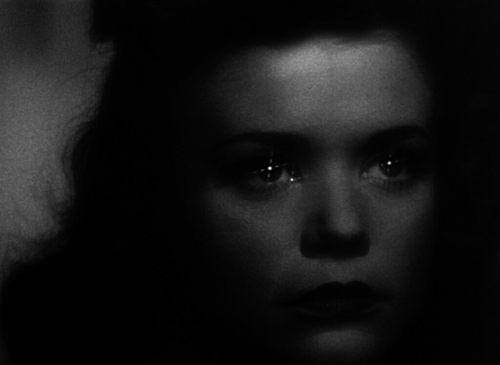 Cat people movie still 8