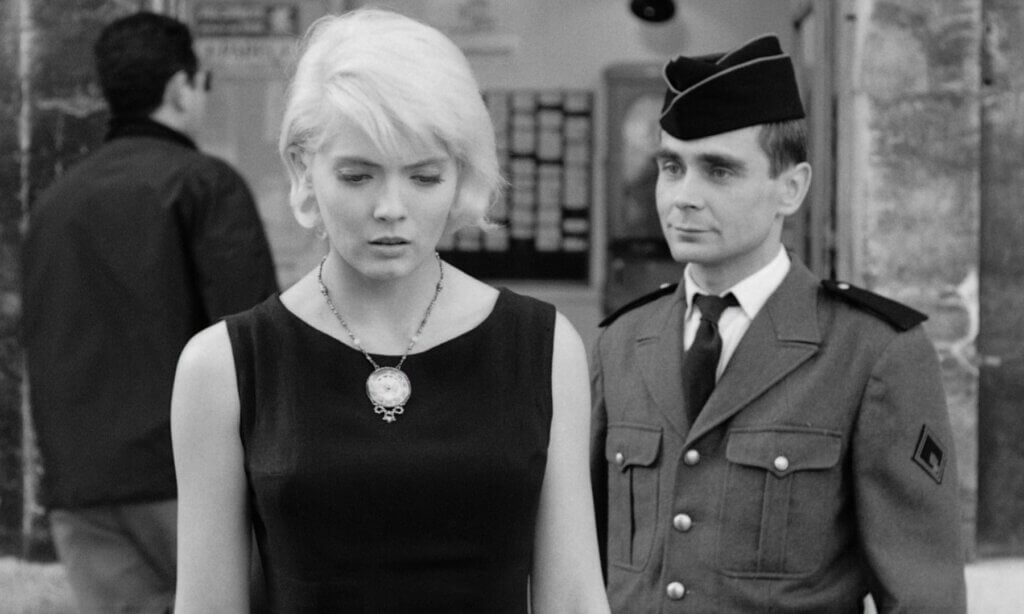 Cleo from 5 to 7 movie still 5